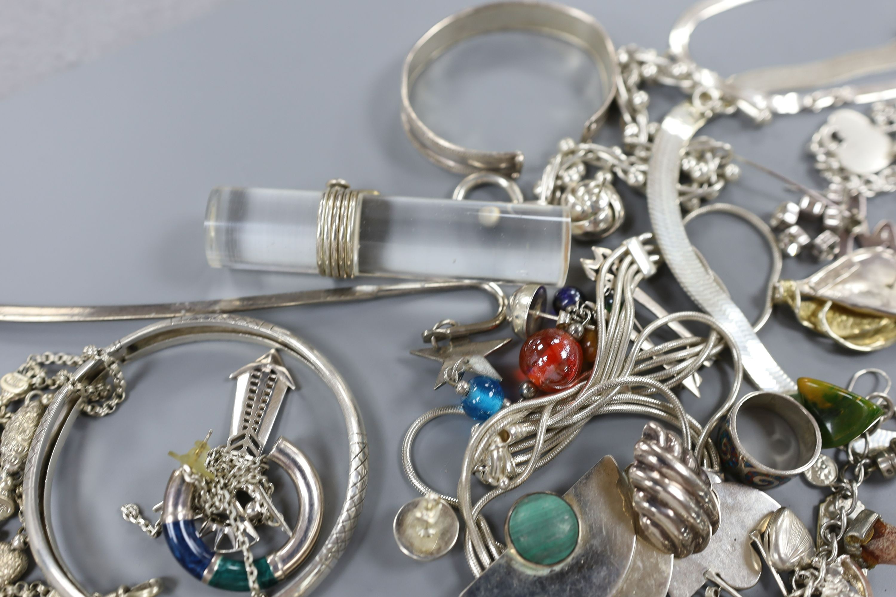A quantity of assorted mainly modern 925 jewellery.